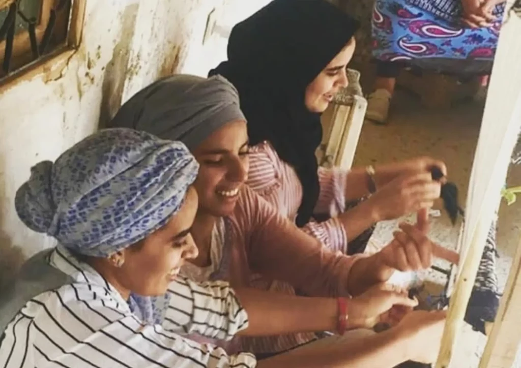 Accompagnement à la création de coopératives de femmes pour le développement de l’artisanat local.