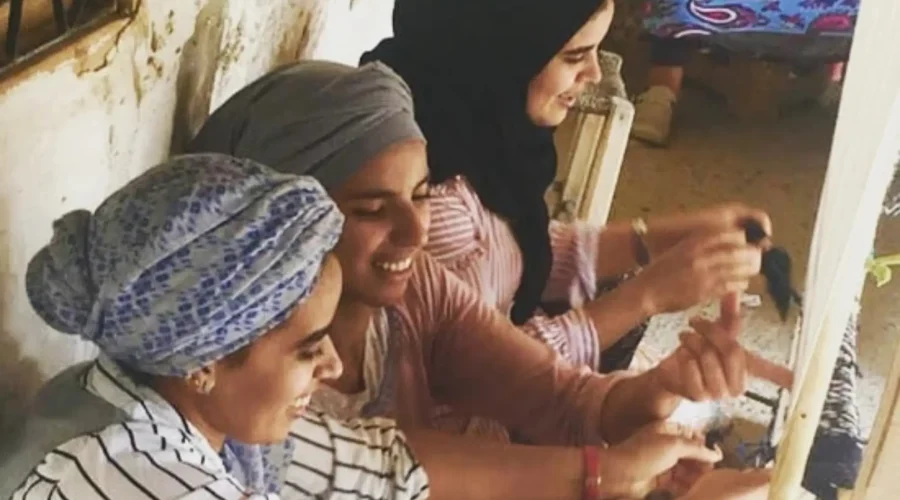 Poste - Tissage Femme Maroc